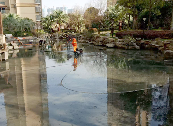 双峰景观池淤泥清理
