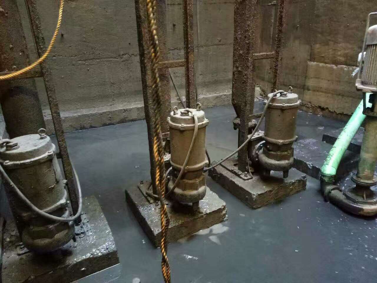 双峰污水池清理